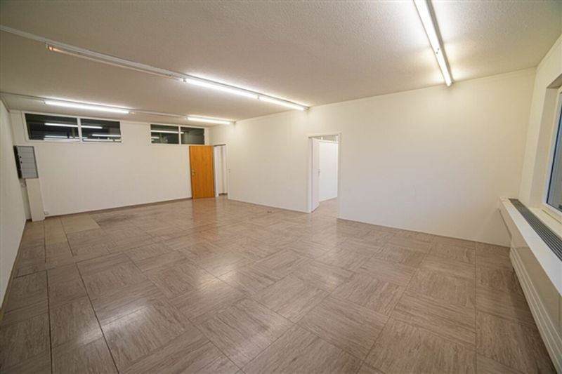 Büro im 2. Obergeschoss mit praktischer Raumaufteilung - 4