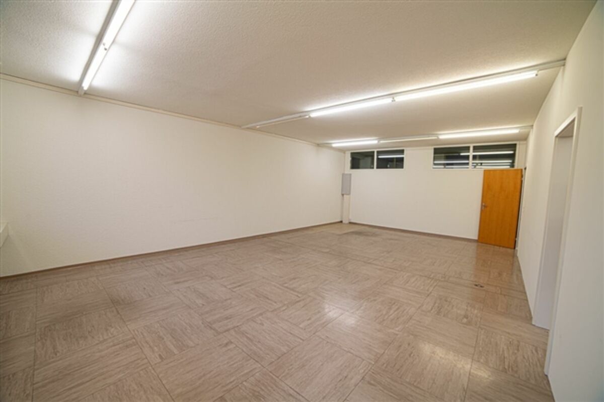 Büro im 2. Obergeschoss mit praktischer Raumaufteilung - 6