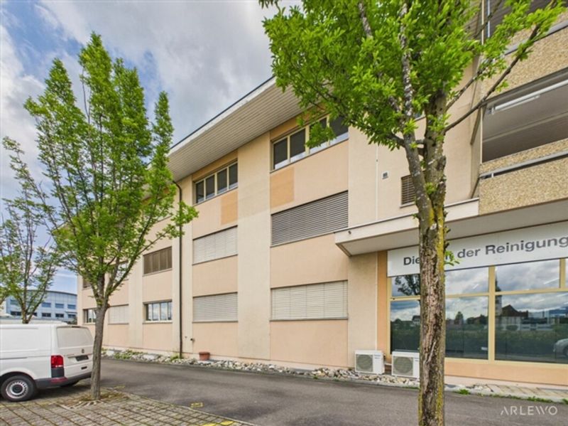 Büro im 2. Obergeschoss mit praktischer Raumaufteilung - 9