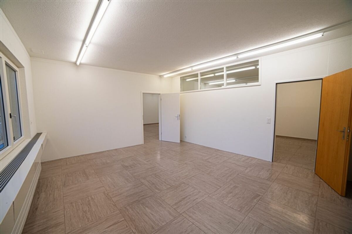 Büro im 2. Obergeschoss mit praktischer Raumaufteilung - 5