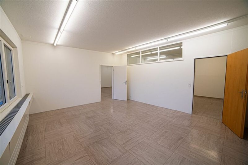 Büro im 2. Obergeschoss mit praktischer Raumaufteilung - 6