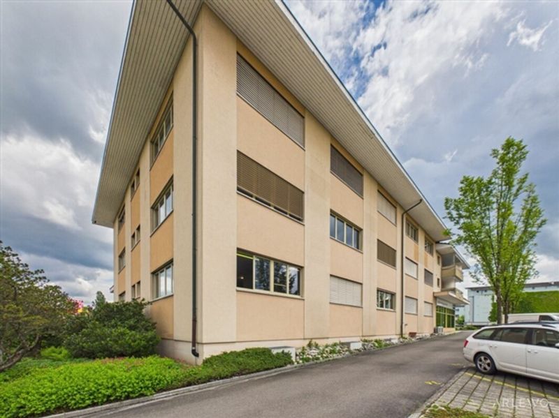 Büro im 2. Obergeschoss mit praktischer Raumaufteilung - 13