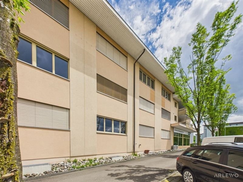 Büro im 2. Obergeschoss mit praktischer Raumaufteilung - 10