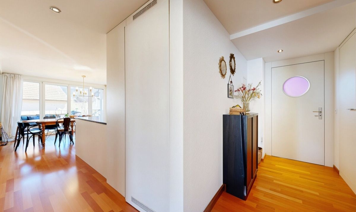 Stilvolle 3.5-Zimmerwohnung mit Balkon und Einstellhallenplatz - 8
