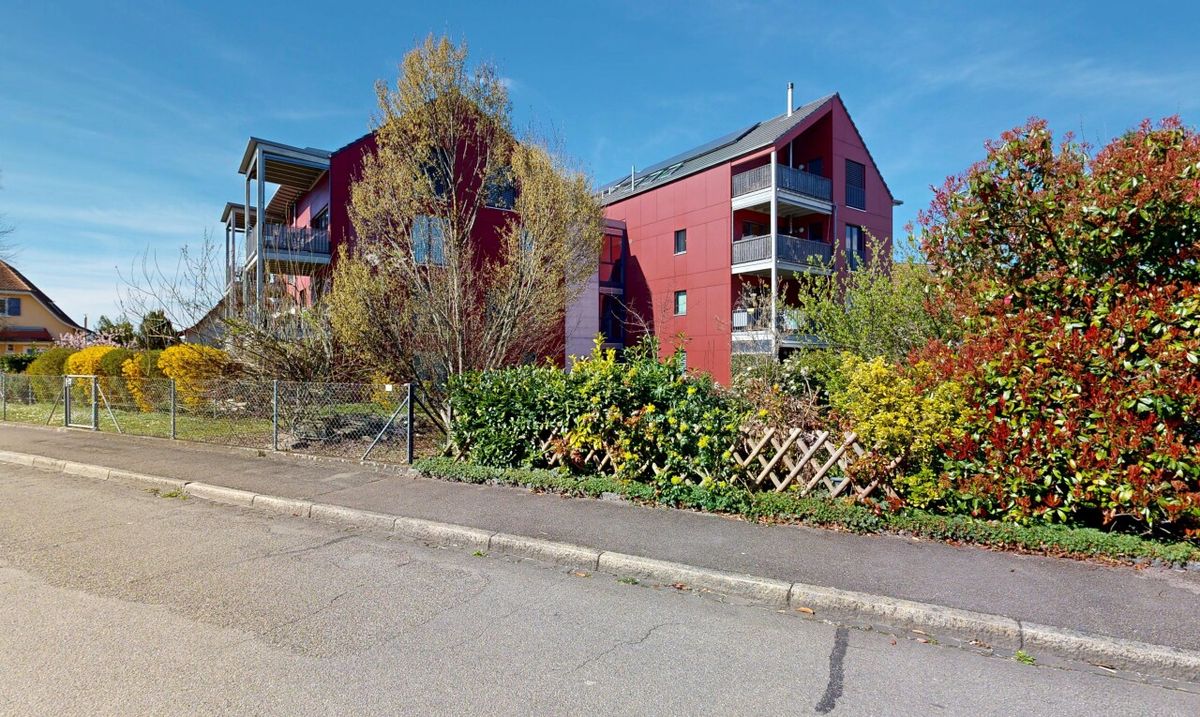 Stilvolle 3.5-Zimmerwohnung mit Balkon und Einstellhallenplatz - 0