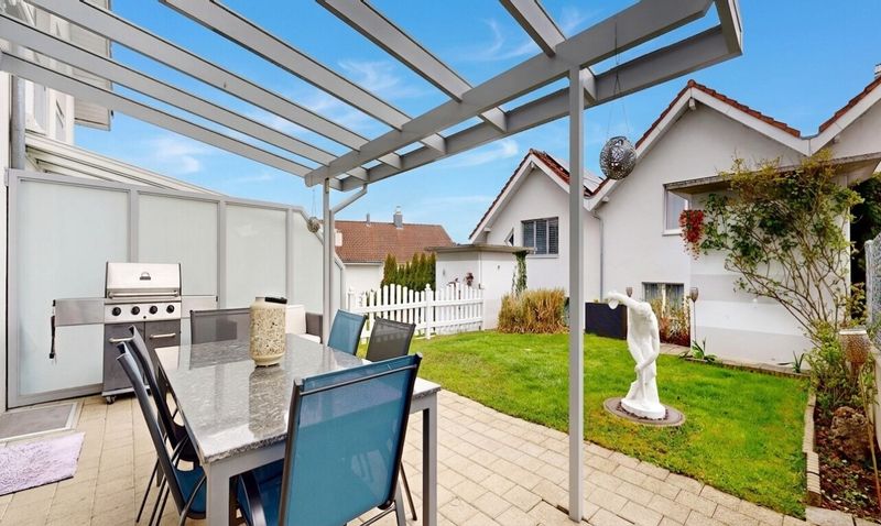 Modernes Reihenhaus mit viel Platz​ an zentraler und ruhiger Lage - 3
