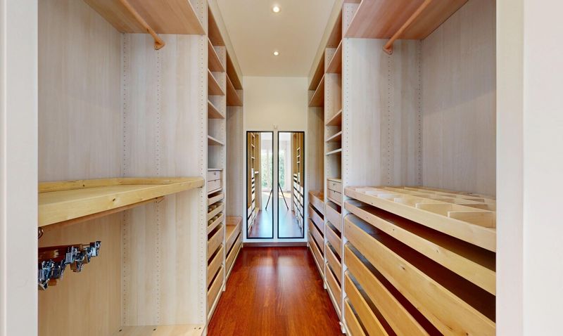 Modern Luxury Living in Prime Location - 8