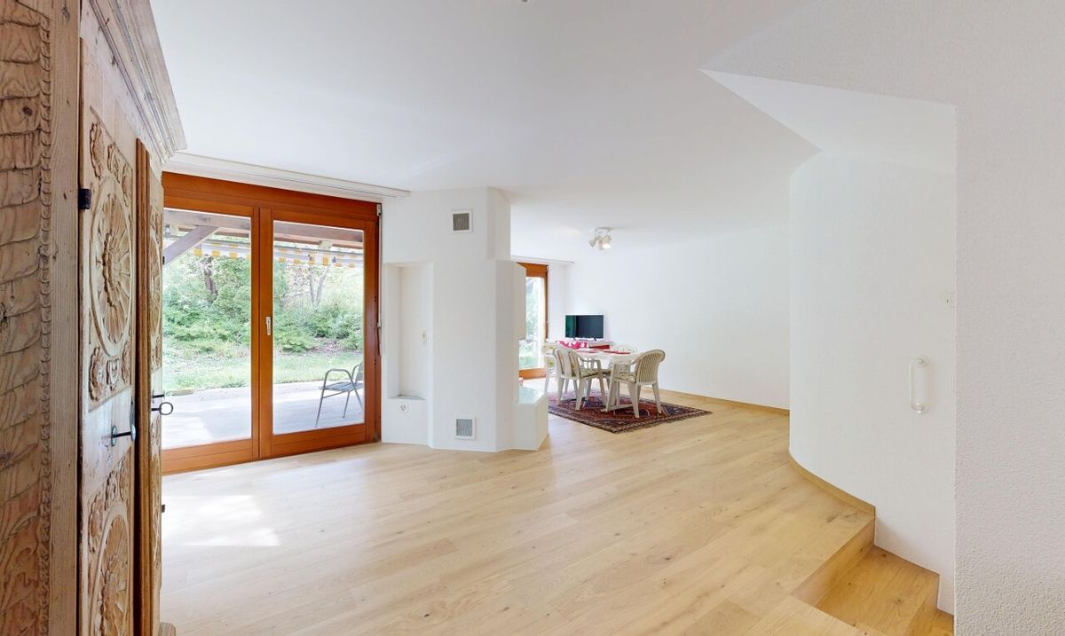 Gepflegtes 6-Zimmer Doppeleinfamilienhaus an bevorzugter Lage - 1