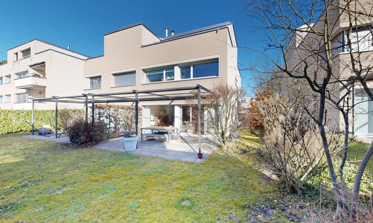 Doppelhaushälfte mit Garten in Uster - 10