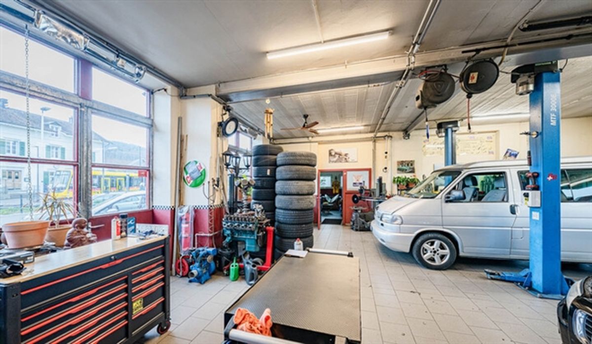 WOHN- UND GESCHÄFTSHAUS MIT POTENZIAL IM HERZEN VON ETTINGEN - 1