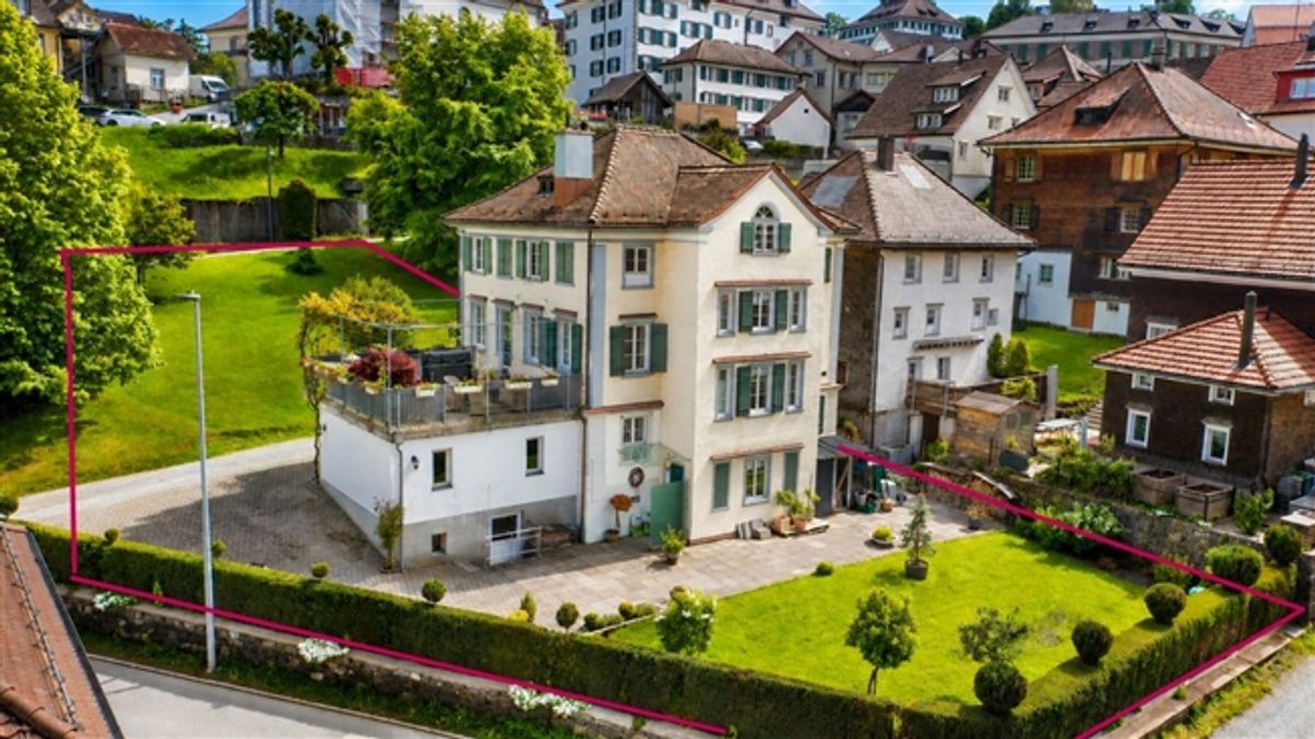 STILVOLLES GENERATIONENHAUS MIT EINLIEGERWOHNUNG & AUSBAUPOTENZIAL - 0