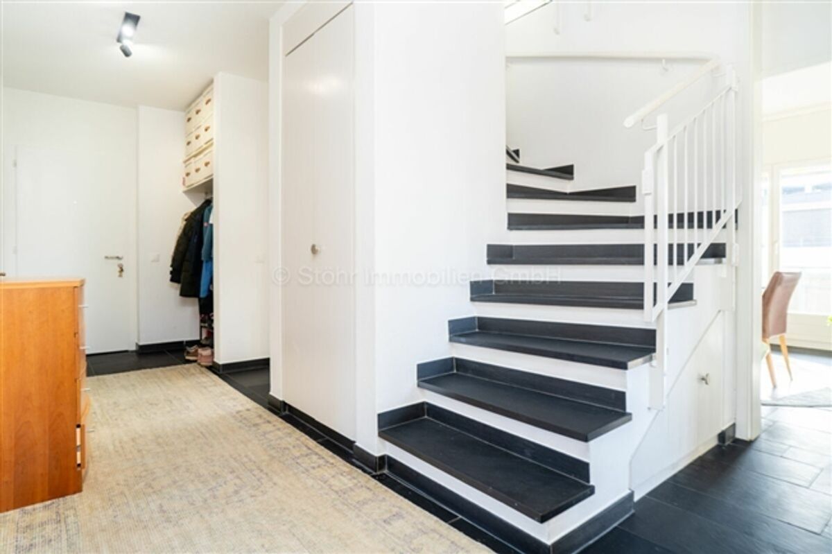 Stilvolle 6.5-Zimmer Maisonettewohnung mit Atelier an toller Lage - 8