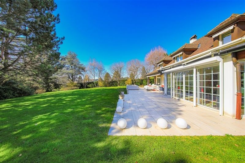 Beeindruckende freistehende Villa in einem Wohngebiet - 5