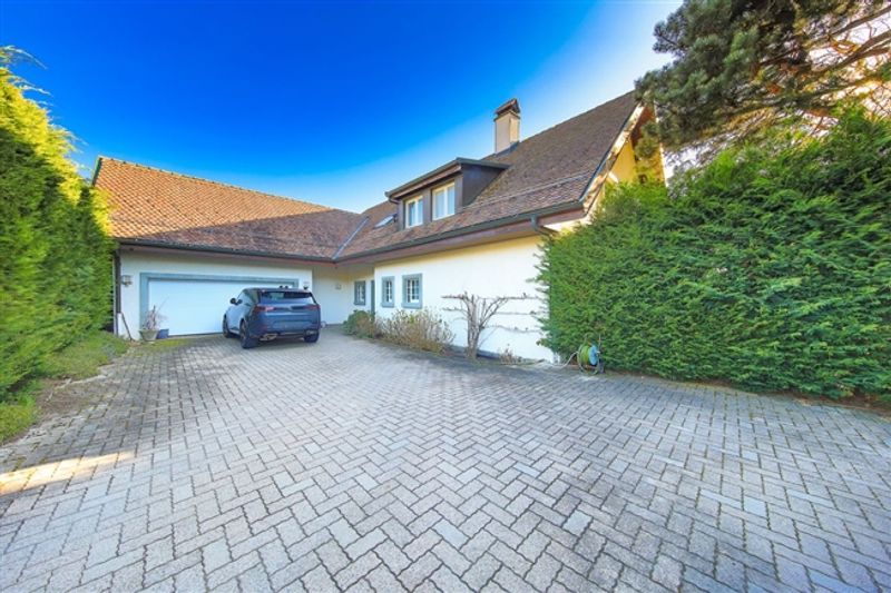 Beeindruckende freistehende Villa in einem Wohngebiet - 3