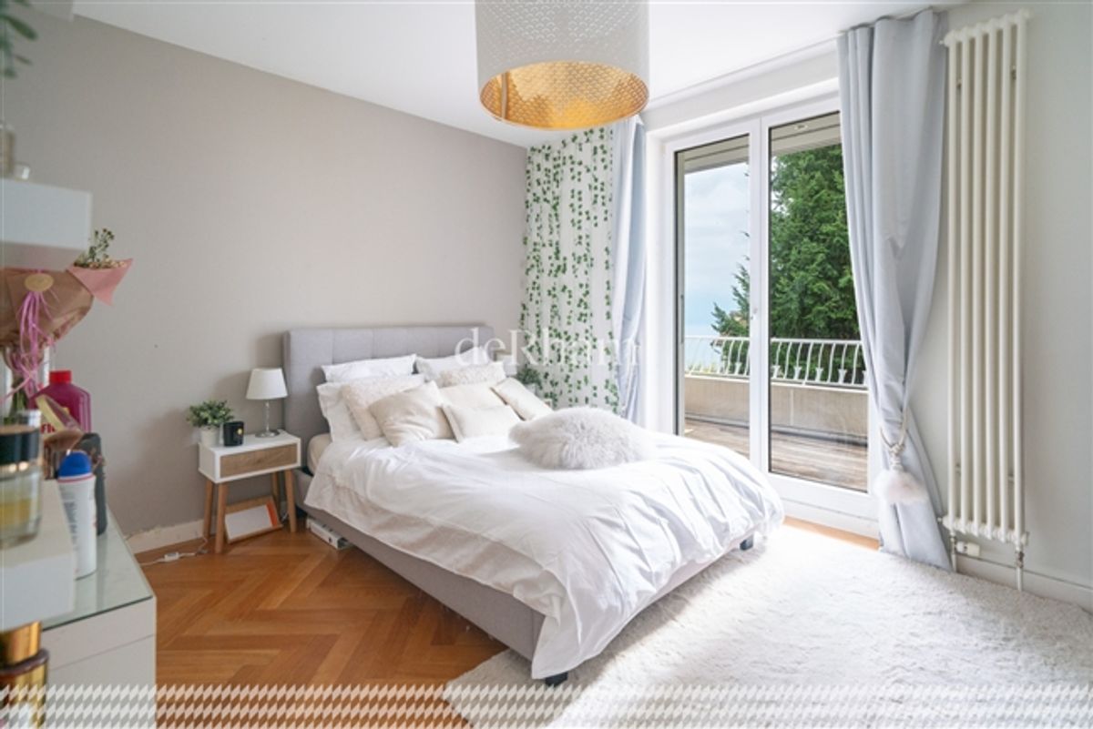 Prächtige freistehende Villa 
mit Blick auf den See - 3