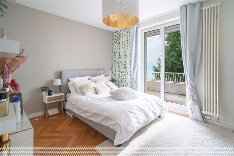 Prächtige freistehende Villa 
mit Blick auf den See - 4