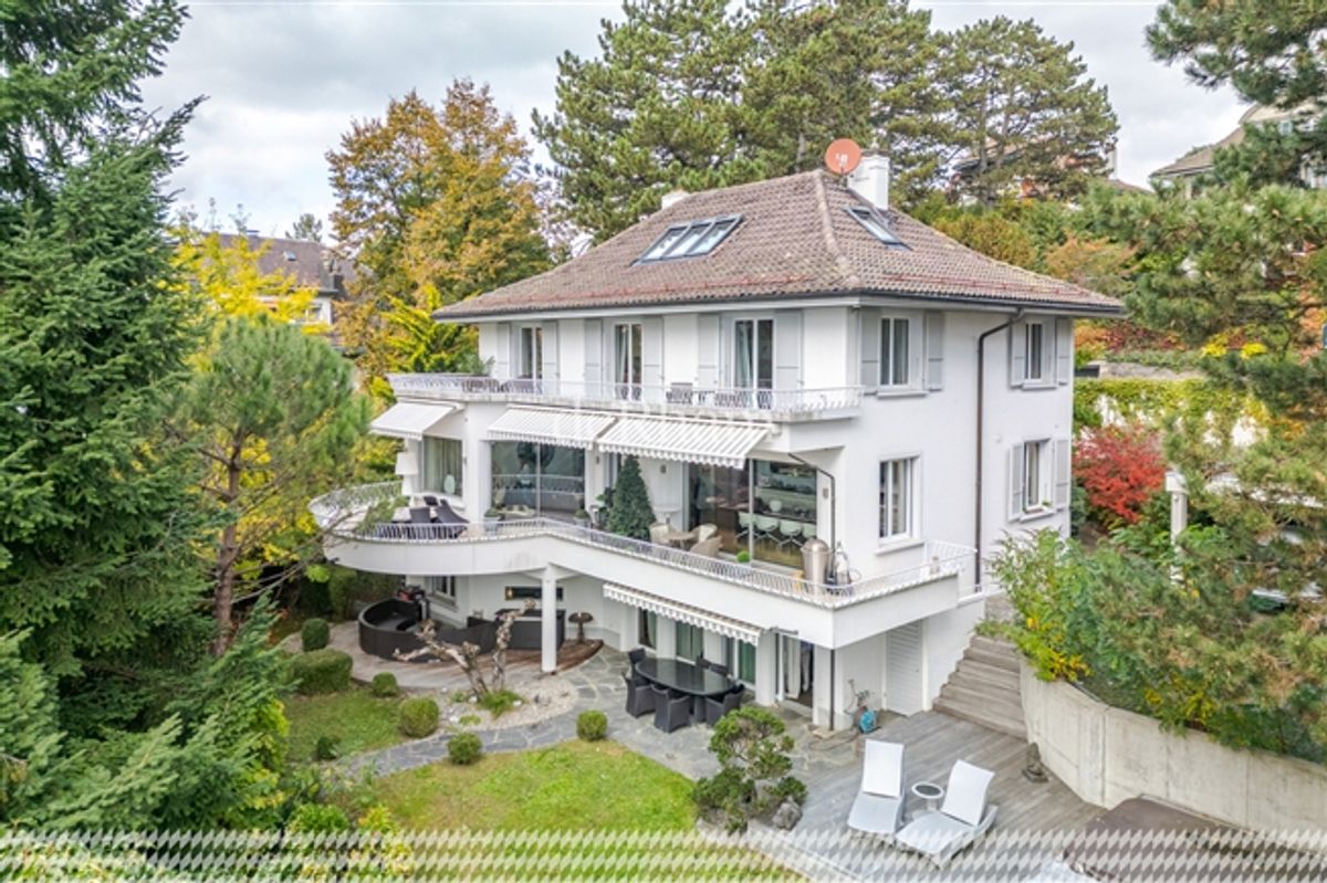 Prächtige freistehende Villa 
mit Blick auf den See - 8