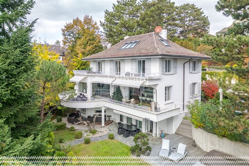Prächtige freistehende Villa 
mit Blick auf den See - 9