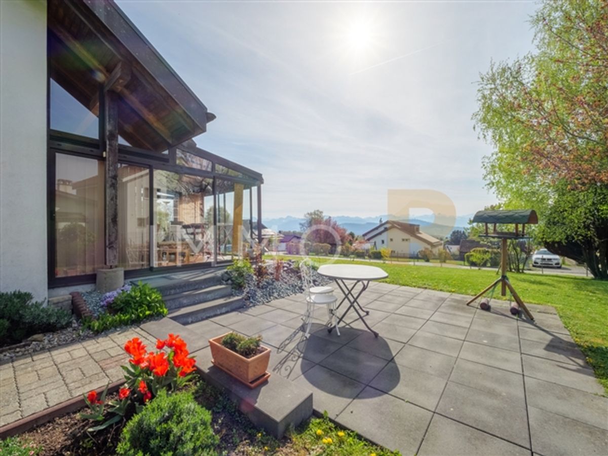 Einstehendes Haus mit Blick auf die Alpen auf einem Grundstück von 1.600 m² - 1