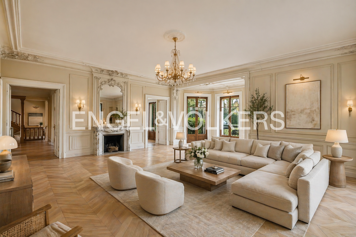 Historic castle with valid building permit - 1