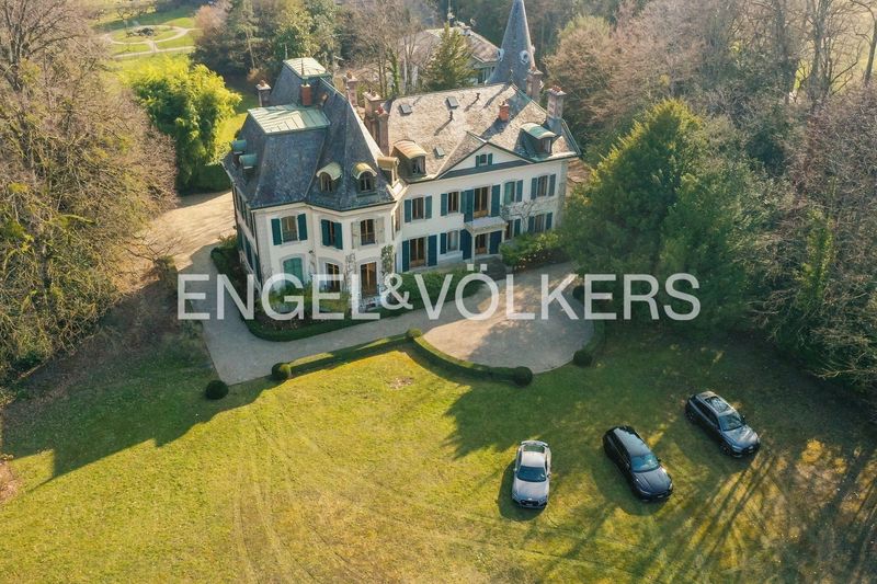 Historic castle with valid building permit - 6