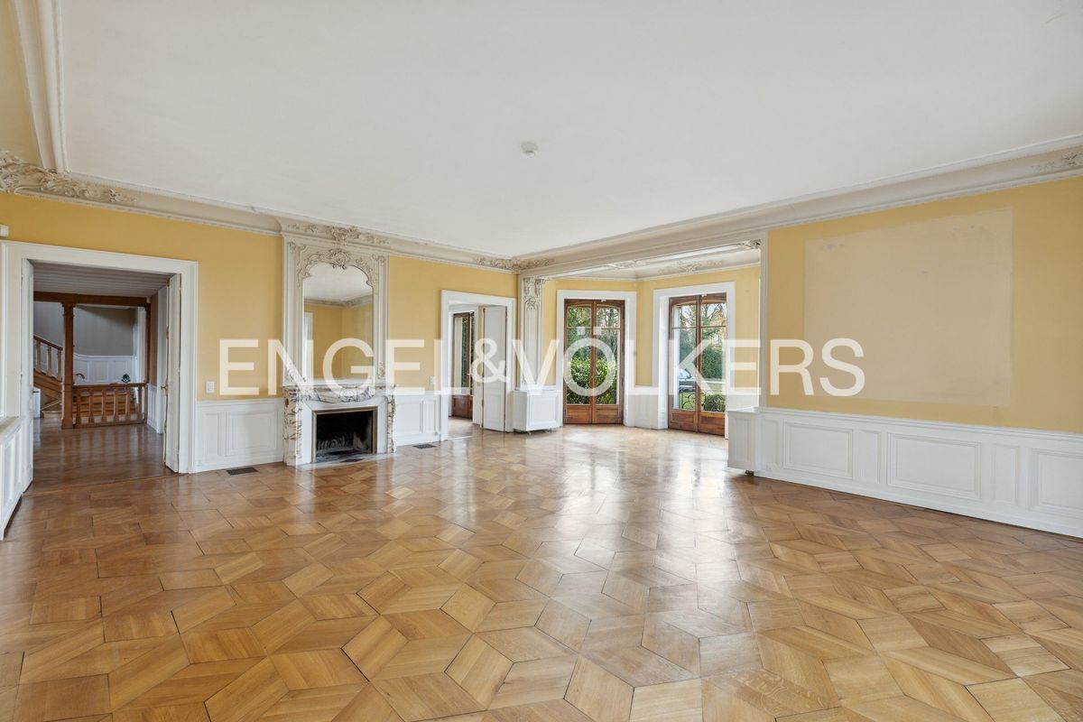 Historic castle with valid building permit - 9