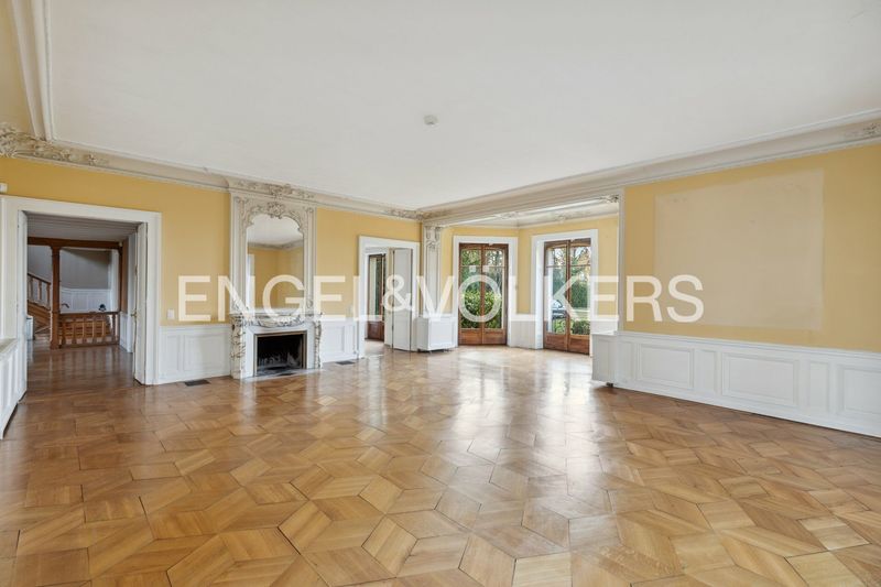 Historic castle with valid building permit - 10