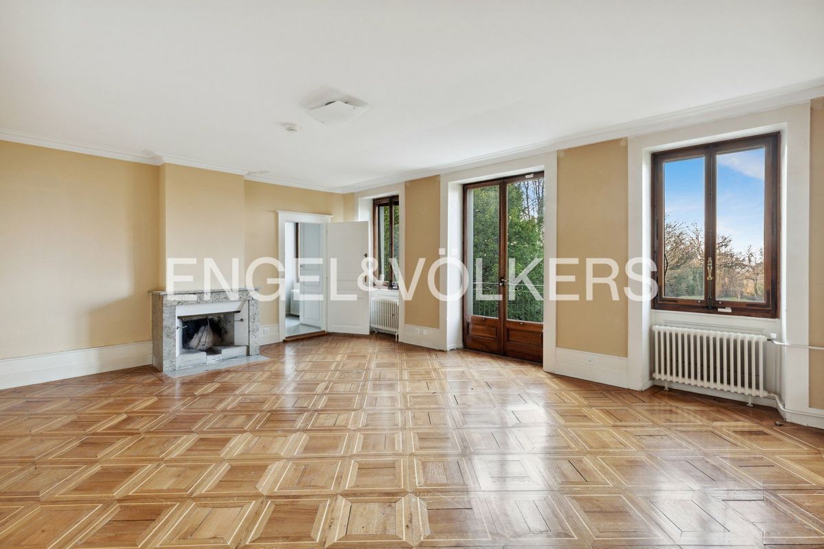 Historic castle with valid building permit - 10