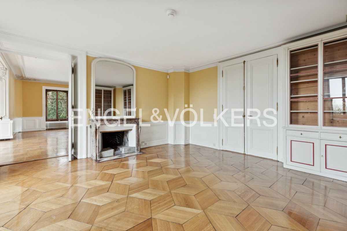Historic castle with valid building permit - 11