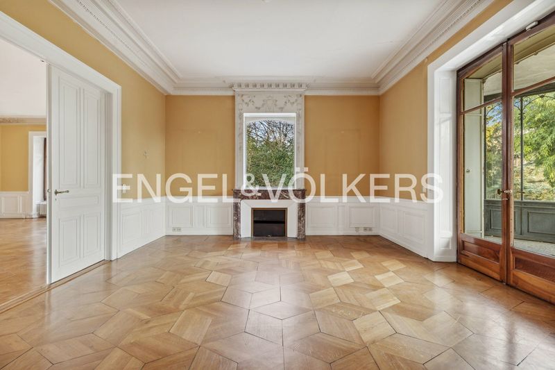 Historic castle with valid building permit - 15