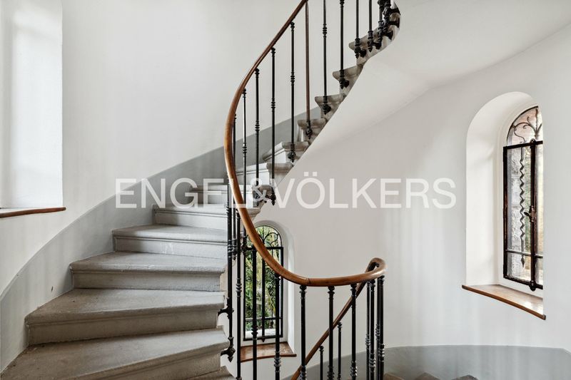 Historic castle with valid building permit - 18