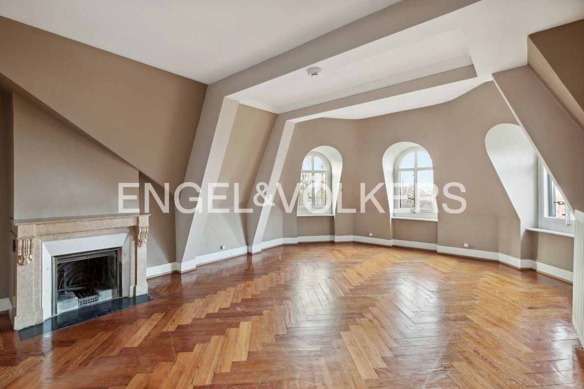 Historic castle with valid building permit - 18