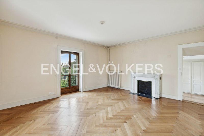 Historic castle with valid building permit - 22