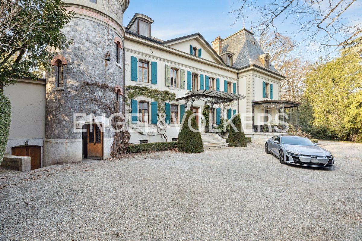 Historic castle with valid building permit - 22