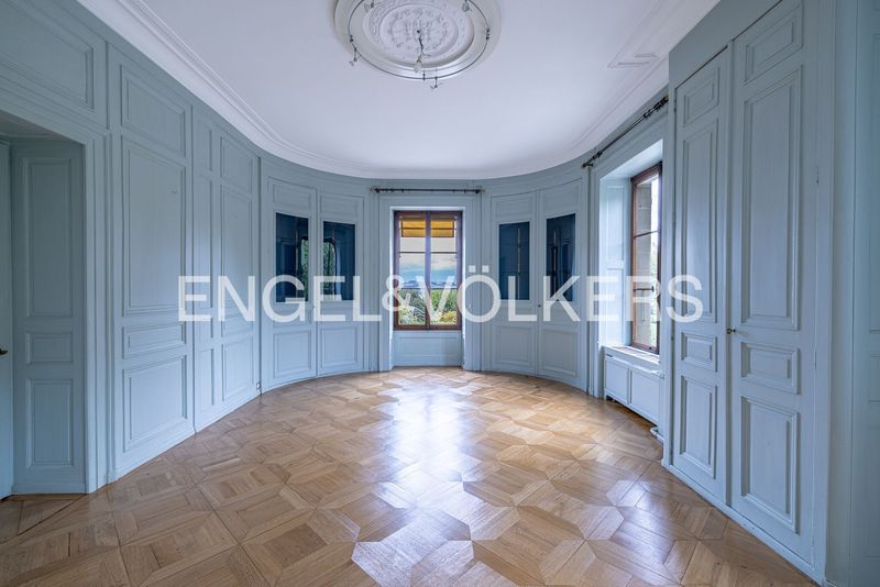 Exceptional property - superb manor house with lake view and access - 6