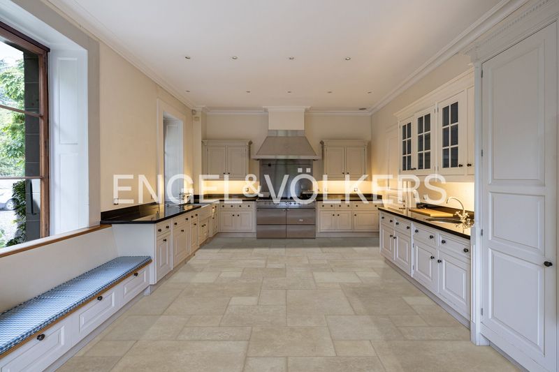 Exceptional property - superb manor house with lake view and access - 7