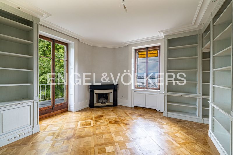 Exceptional property - superb manor house with lake view and access - 8