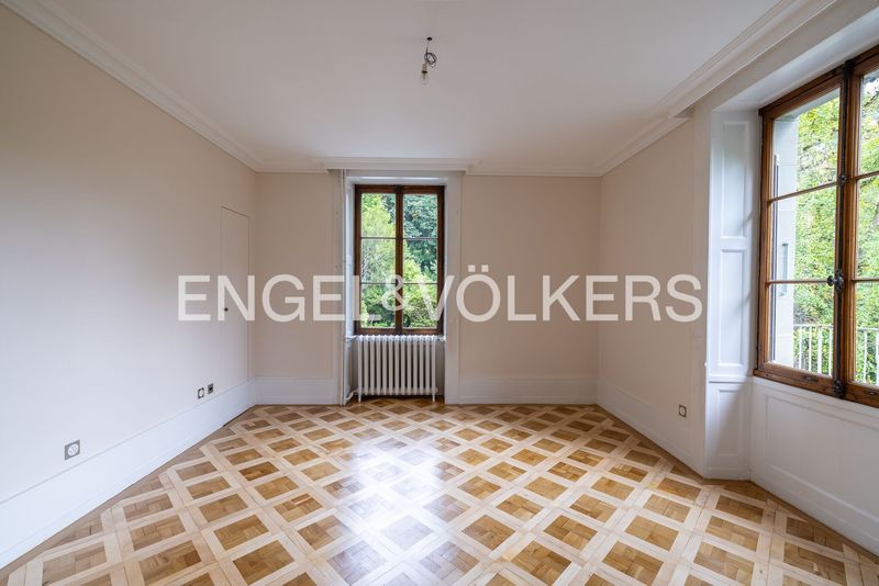 Exceptional property - superb manor house with lake view and access - 9