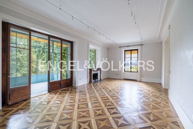 Exceptional property - superb manor house with lake view and access - 11
