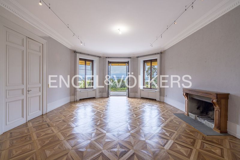 Exceptional property - superb manor house with lake view and access - 12