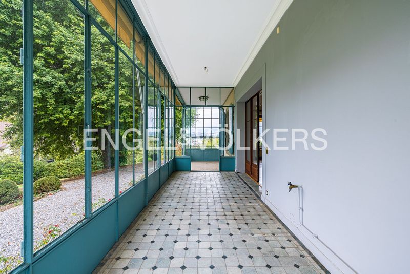 Exceptional property - superb manor house with lake view and access - 14