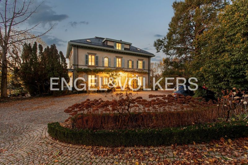 Exceptional property - superb manor house with lake view and access - 19