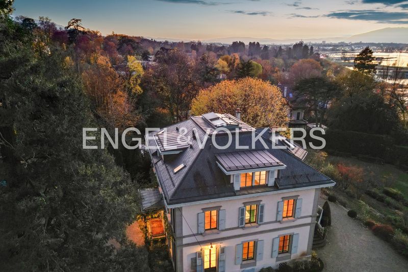 Exceptional property - superb manor house with lake view and access - 20
