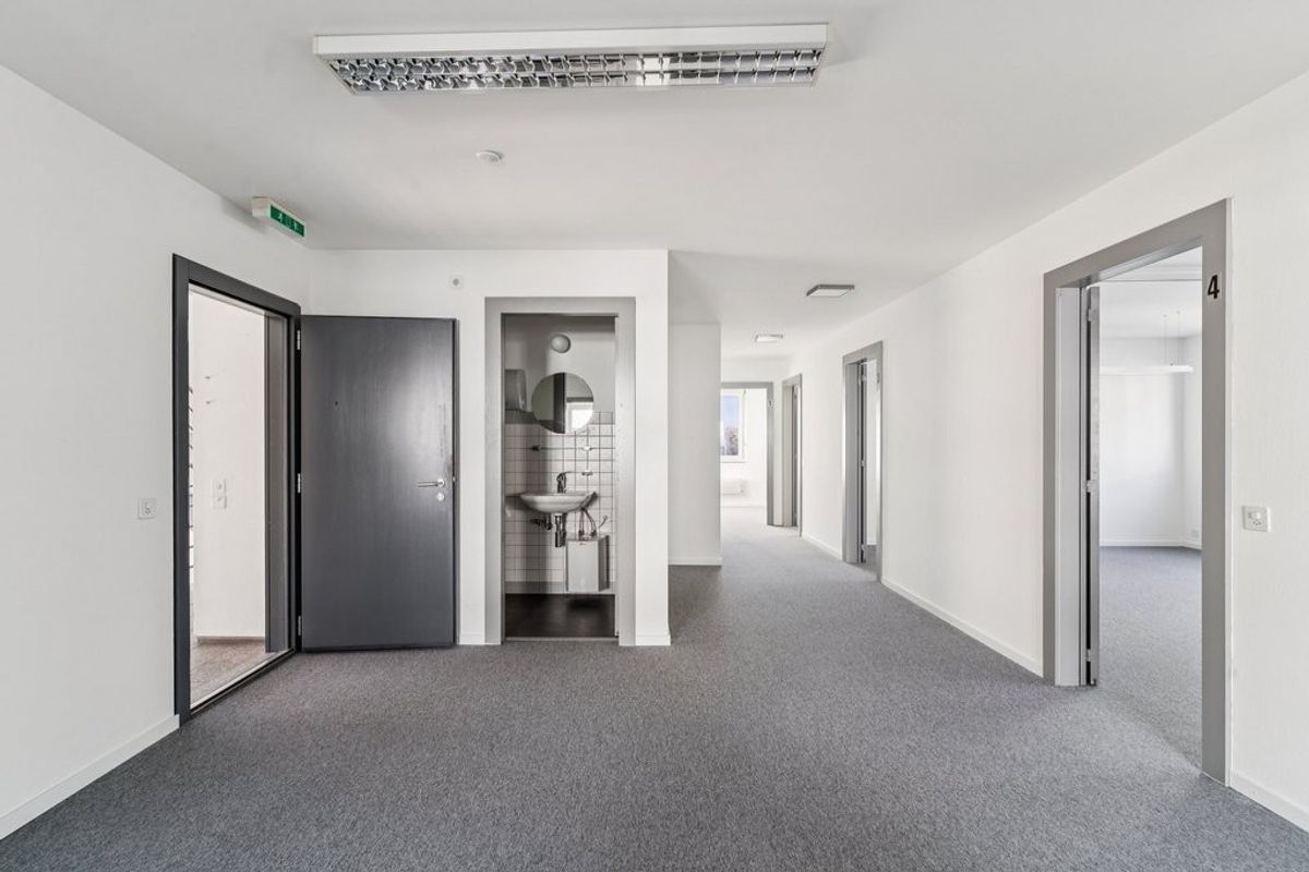 Bureau de 130 m2 à louer de suite ou à convenir - 7