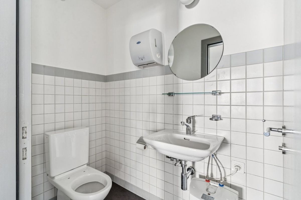 Bureau de 130 m2 à louer de suite ou à convenir - 9