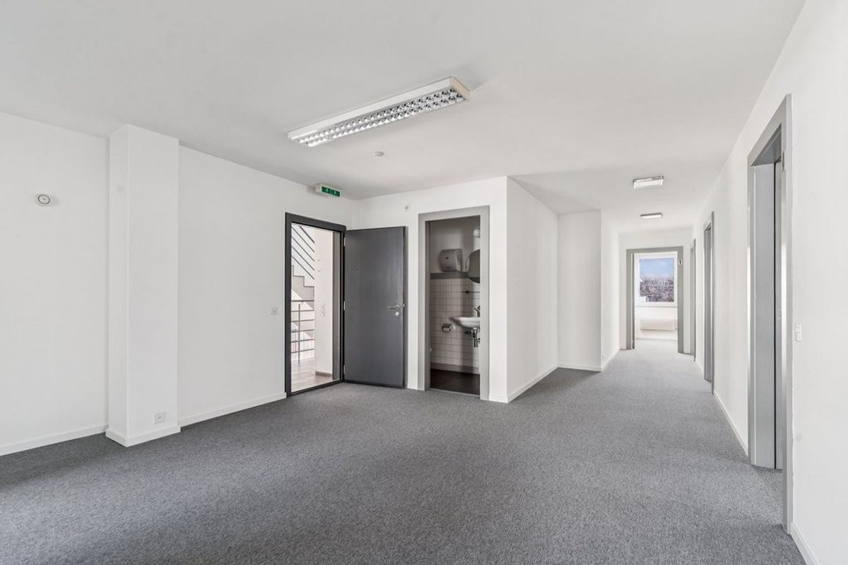 Bureau de 130 m2 à louer de suite ou à convenir - 10