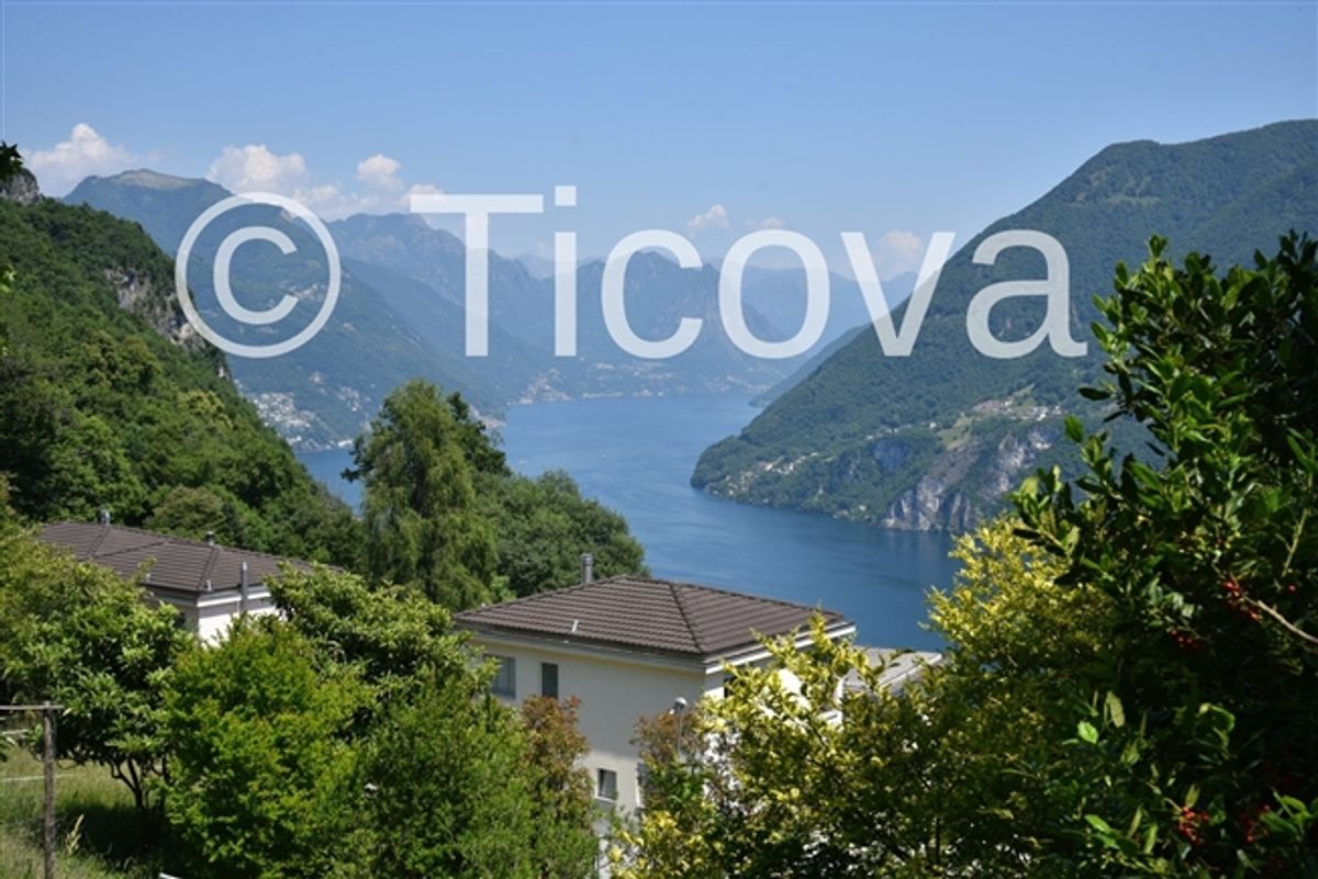 Möblierte Luxusvilla mit 180-Grad-Seeblick - 0