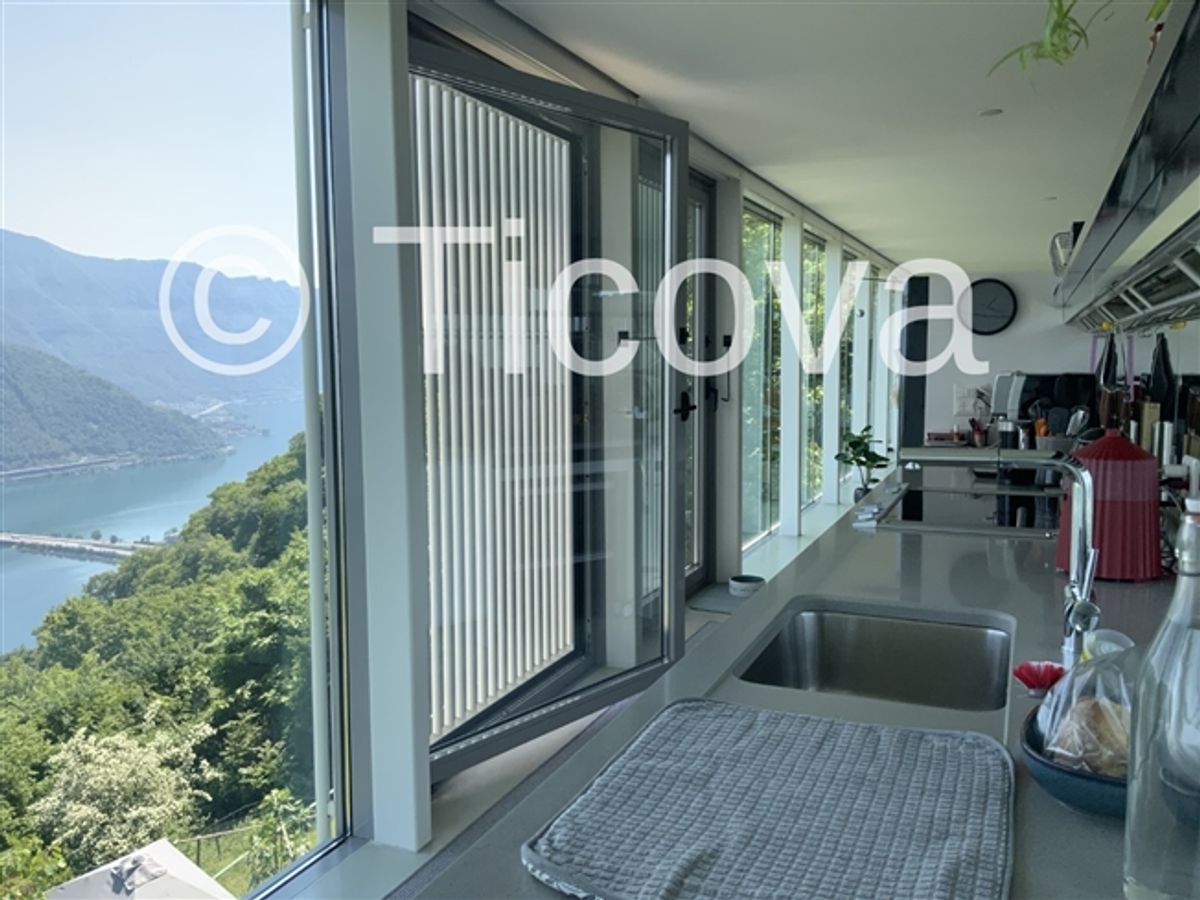 Möblierte Luxusvilla mit 180-Grad-Seeblick - 2
