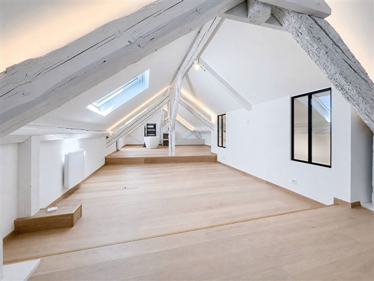 Im Zentrum des Dorfes, ein Penthouse von 153 m² mit Charakter - 12