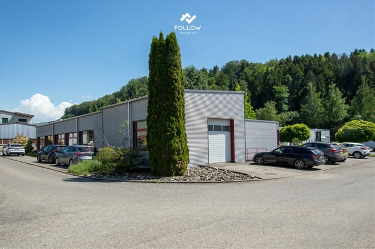 Moderne Gewerbehalle mit Büro und vielseitigem Nutzungspotenzial in Marly - 1